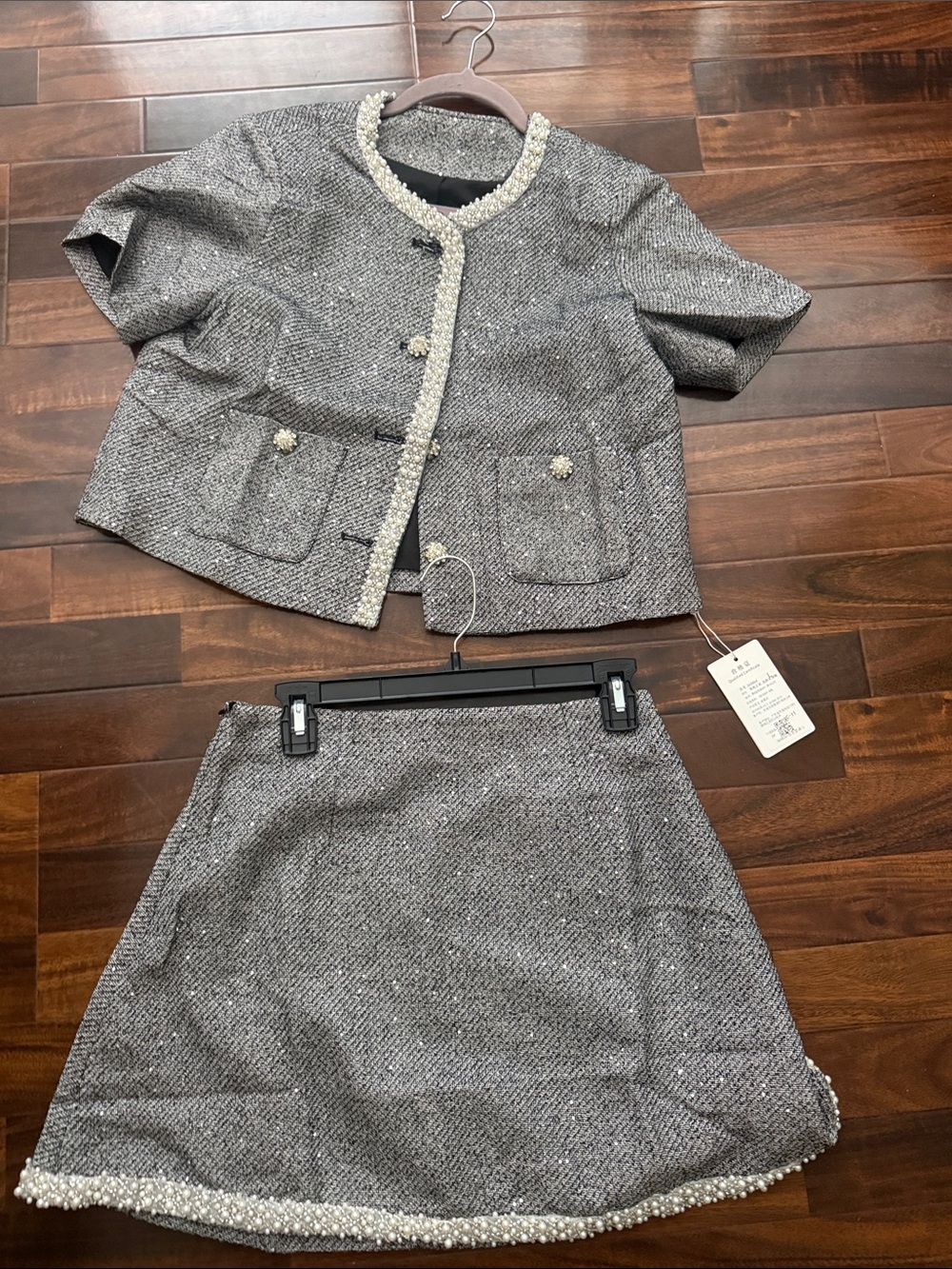 Women’s  Gray Tweed Pearl-Trim Jacket & Skirt Set  size large set 2/0042